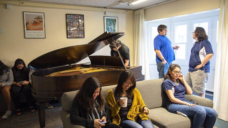 First-year honors students in John Ballantyne Hall